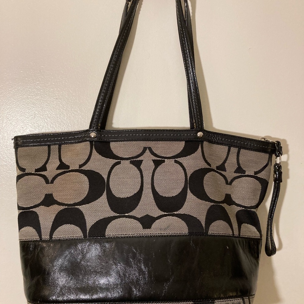 COACH signature stripe  No. 12429
SHOULDERBAG tote VNTG and wallet - Picture 3 of 16
